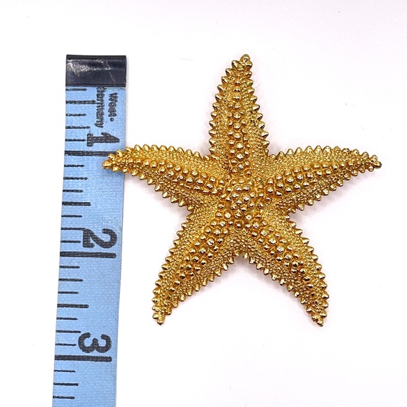 Monet Vintage Gold Tone Starfish Pin Brooch - Picture 2 of 6